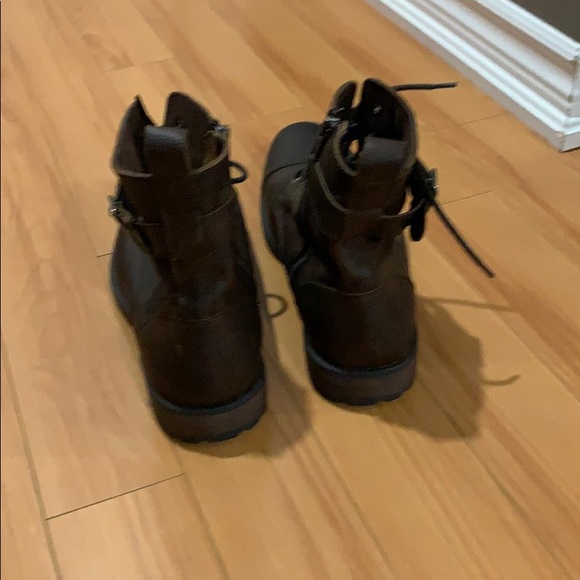 Shoes - Picture 2 of 6